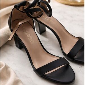 DREAM PAIRS
Black Hi-Chunk High Heel Pump Women’s Sandals